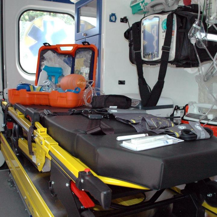 Professionnel formé pour le transport médical et l'assistance